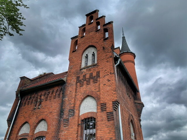Это здание - памятник архитектуры, фото автора 