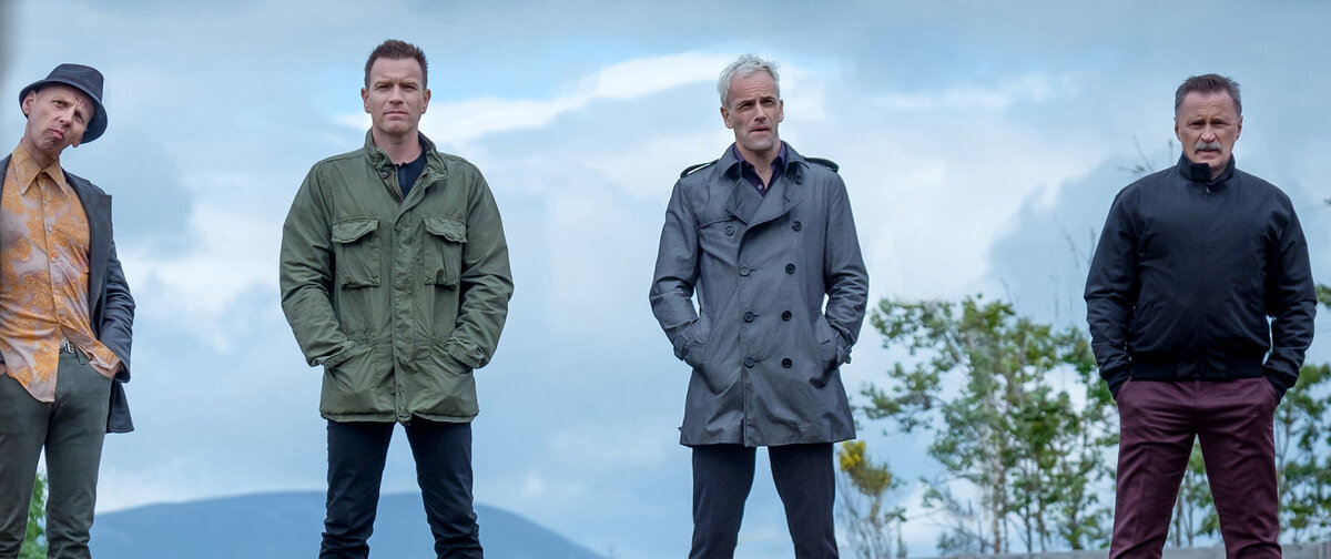 Главные герои второго фильма (и по совместительству первого) как бы недоумевают, каким лешим их так знатно прокатили с адекватным сюжетом во втором фильме