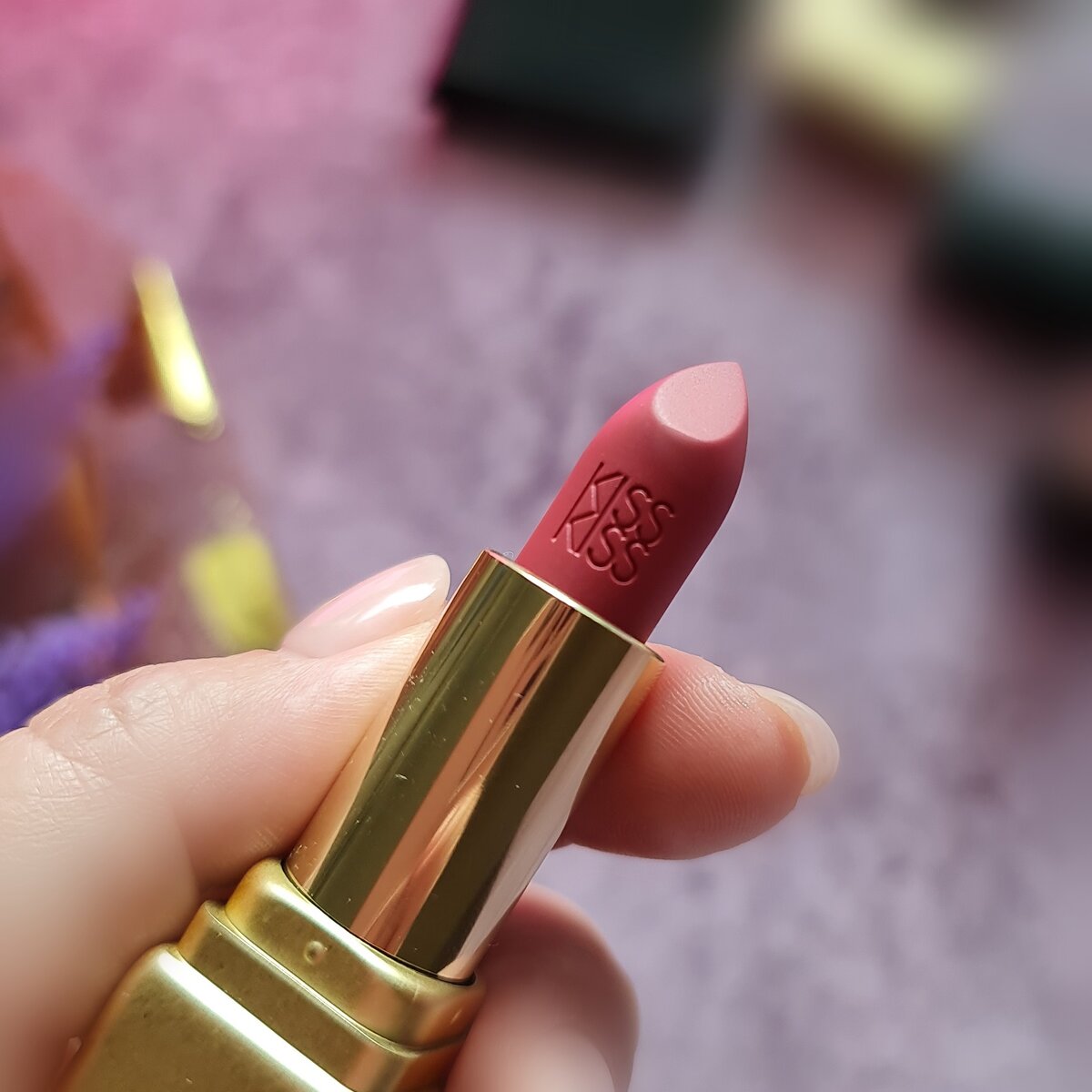 Моя помада в оттенке Flaming Rose---> на губах