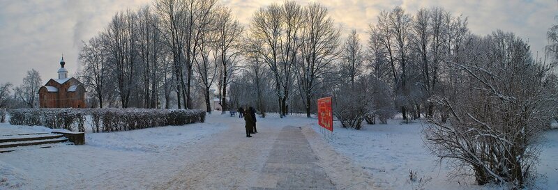 Возле собора есть небольшой парк