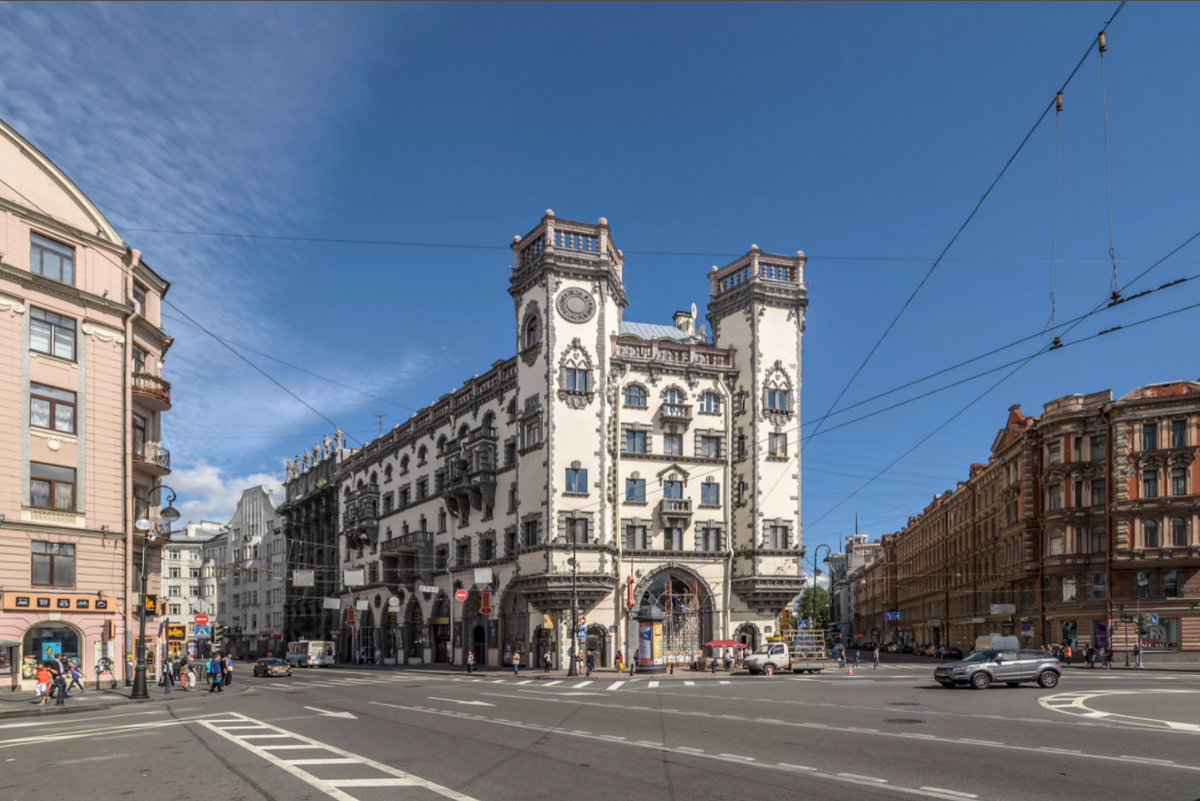 Стороне улицы. Доходный дом Розенштейна в Санкт-Петербурге. Площадь Льва Толстого Санкт-Петербург. Дом с башнями на площади Льва Толстого в Санкт-Петербурге. Доходный дом Розенштейна — дом с башнями в Санкт-Петербурге.