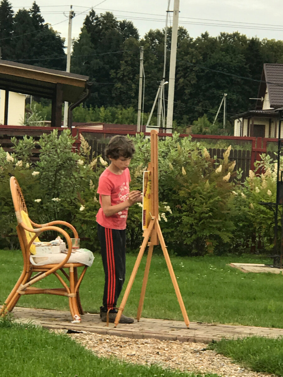 Пишет картины на продажу