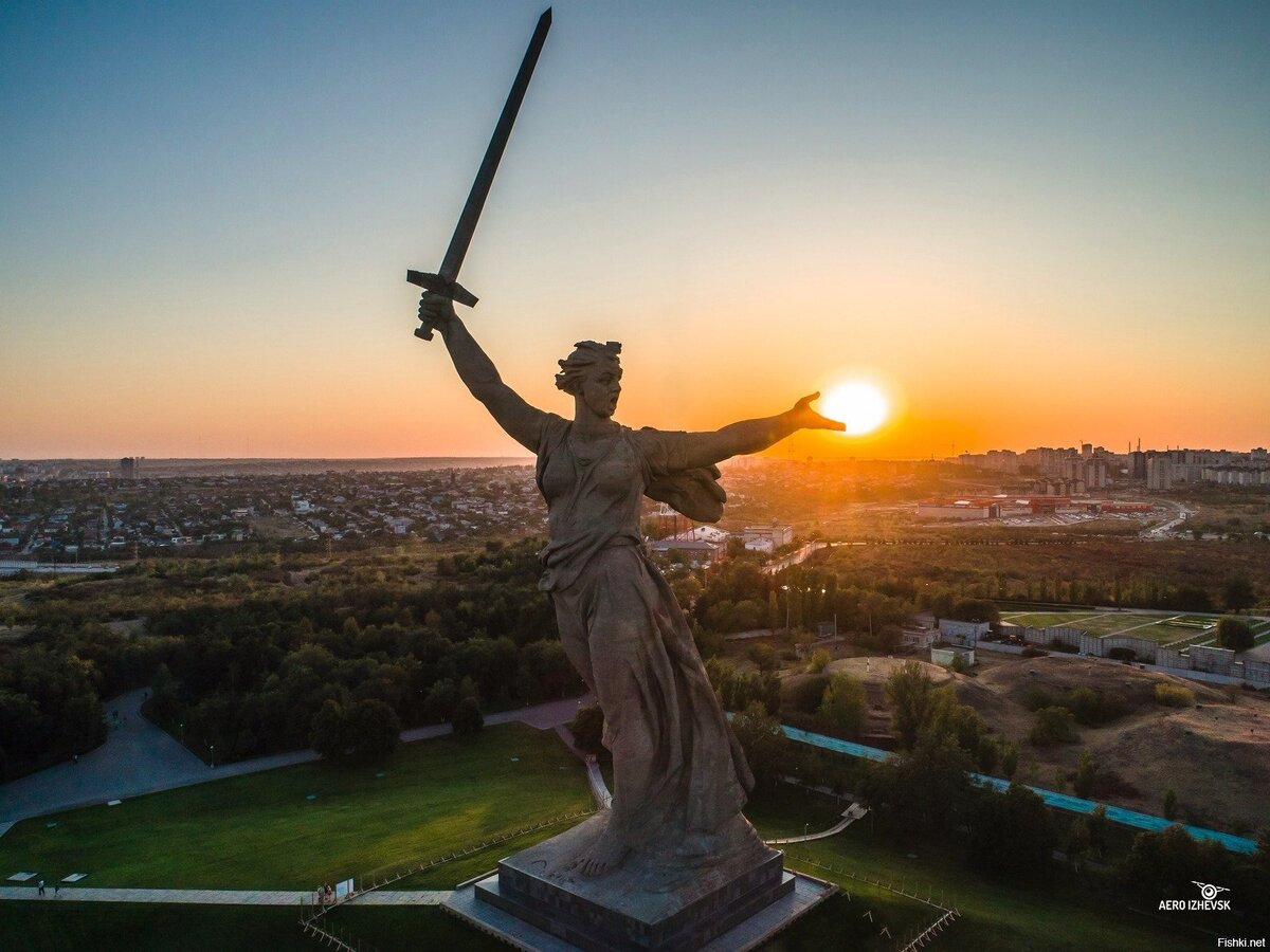 Стихотворение посвящается в память о Сталинградской битве