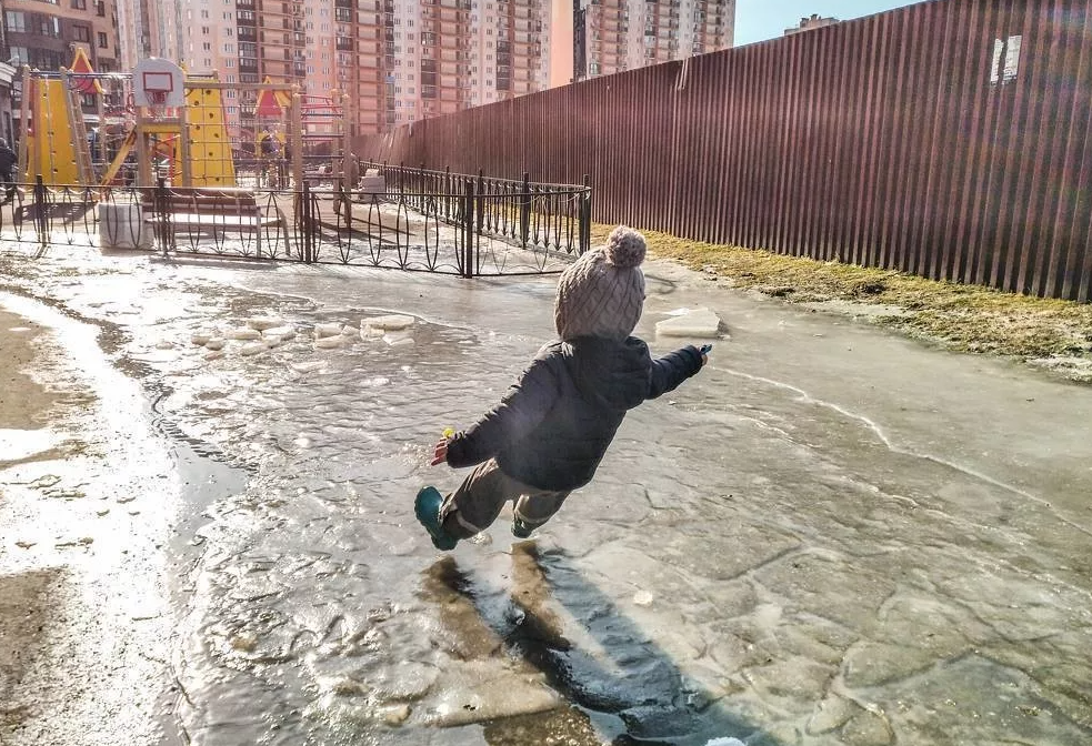 Растаял парень. За секунду до. За секунду до приколы.