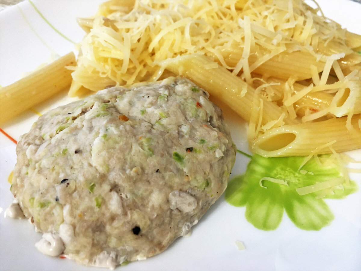 Котлеты приготовлены на пару, соотношение мяса птицы с кабачком 60/40