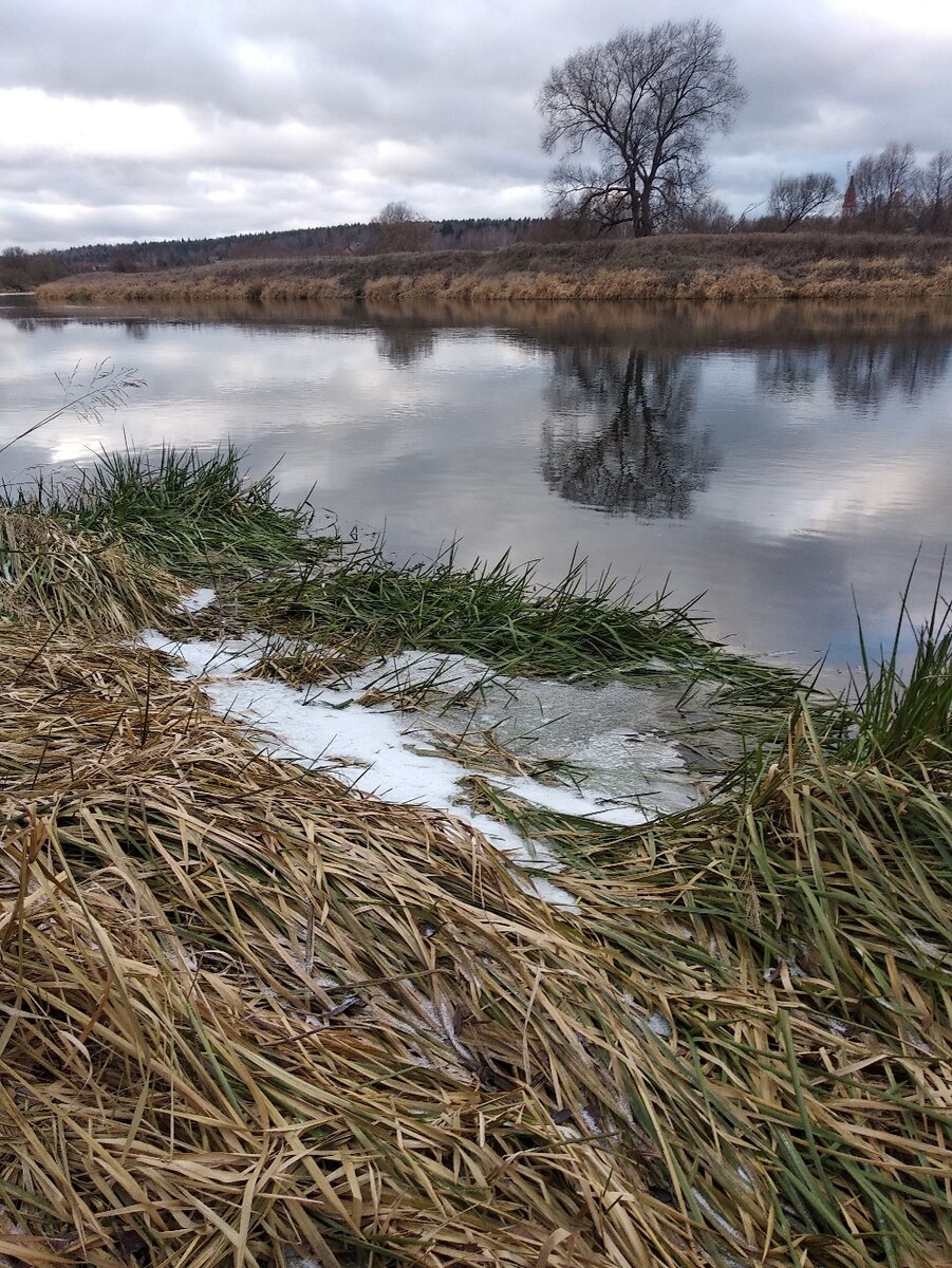 Прекрасный участок реки с твердым дном. Отличное место для ночной охоты на налима