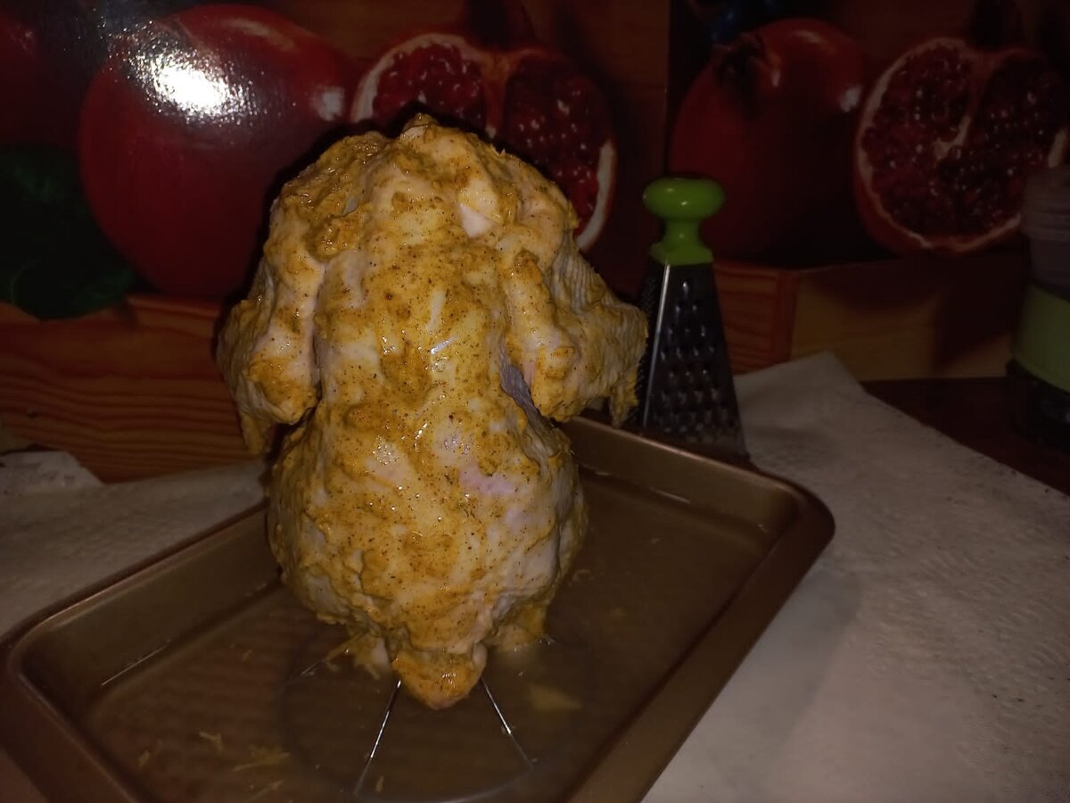 Если нет специальной подставки, можете воспользоваться пивной бутылкой. Не забудьте в неё налить воды.