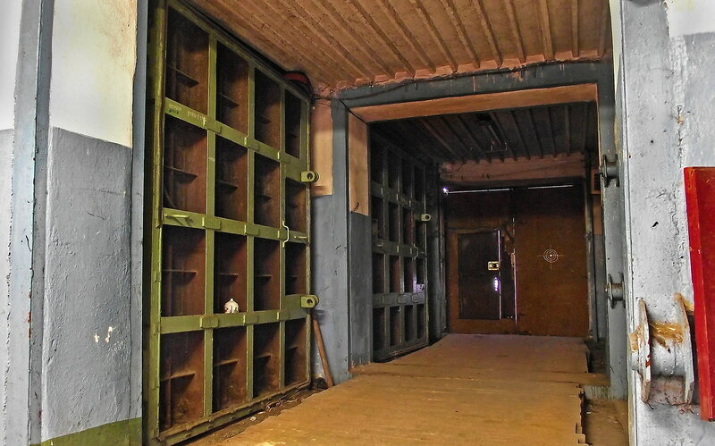 Фотка взята с сайта http://dv-destroy.at.ua/news/ubezhishhe_odnoj_ovoshhebazy/2017-12-22-843