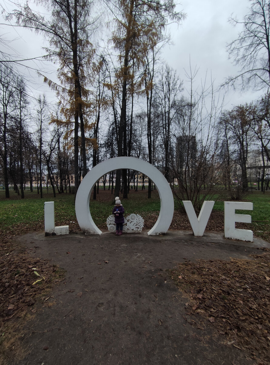 Пусть в городе нет ничего древнерусского, зато много современных украшений.