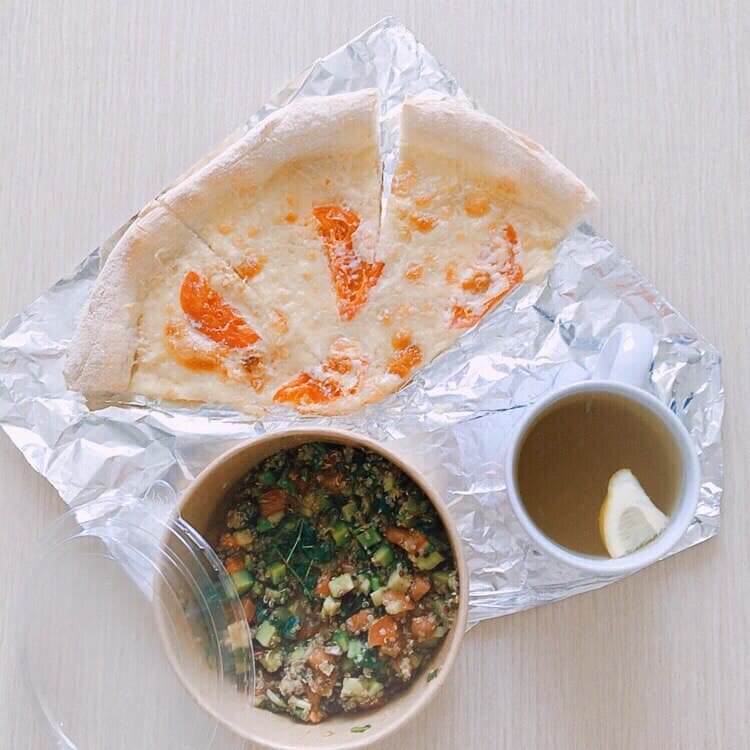 Он приносил мне еду своего приготовления... лучше любого рестика. вегетарианское!