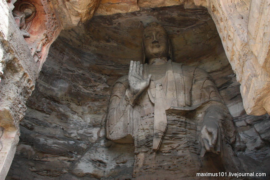 Стоящий Будда Гаутама, одна из древнейших статуй.