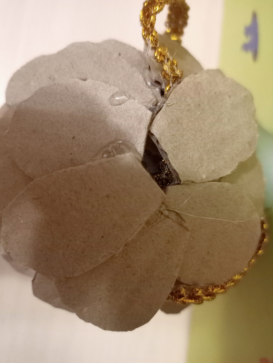 Как сделать очаровательные шишки на елку из бумаги