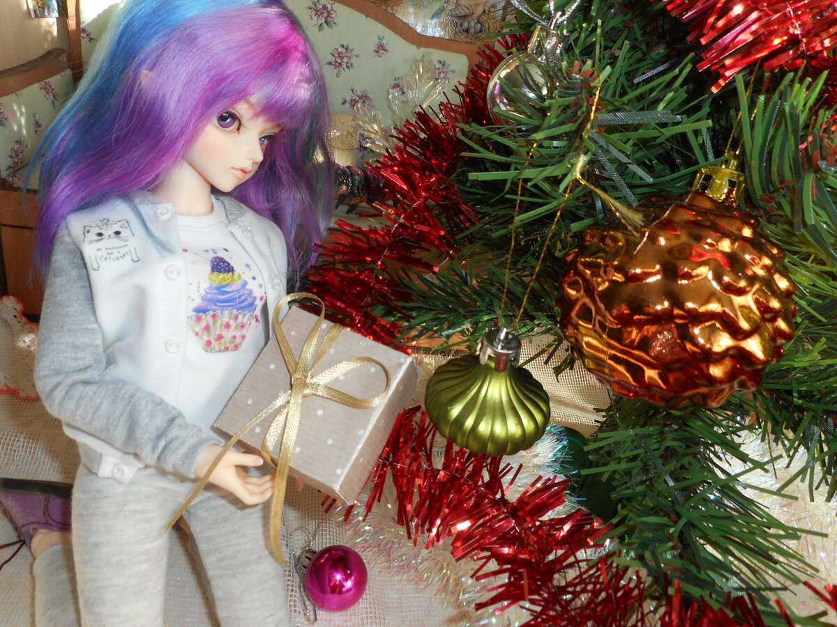 Эльви уже приготовила всем подарки