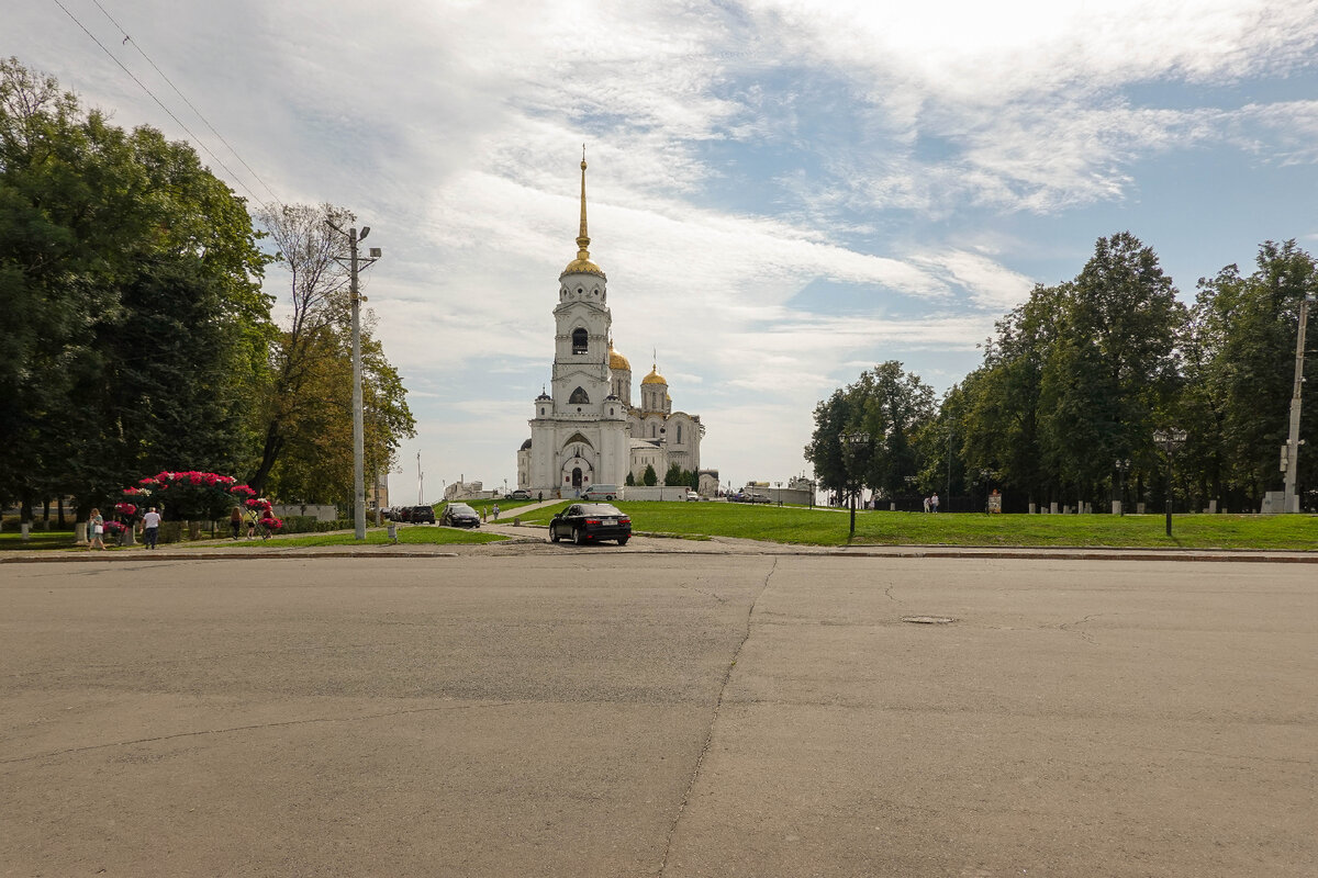 Образцова город. Соборная площадь во Владимире.