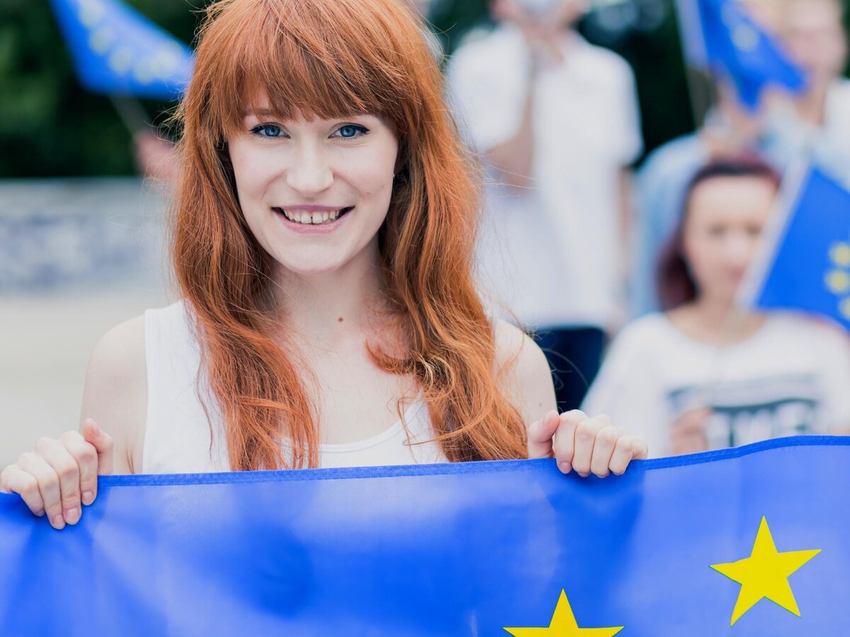 Девушки ес. Happy Europe Day.