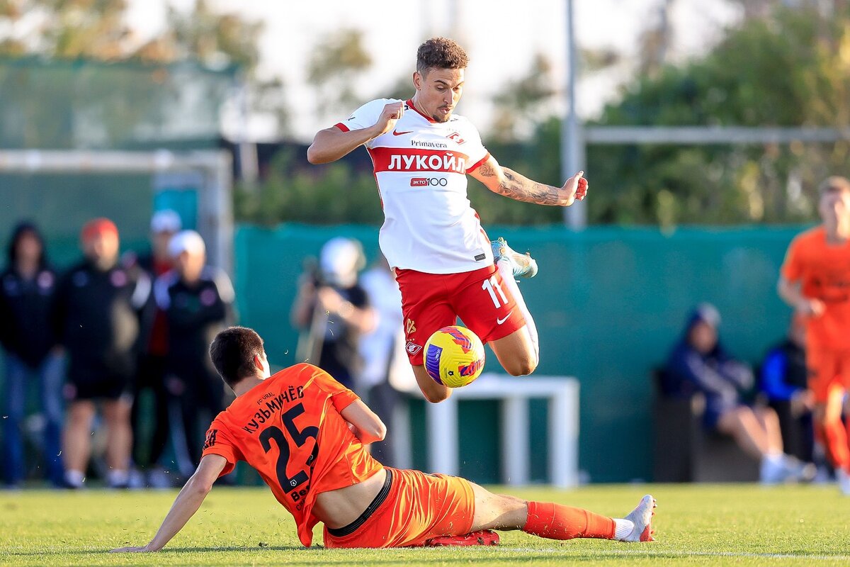 Вопреки ожиданиям Ларссон и при новом тренере пока не выделяется!