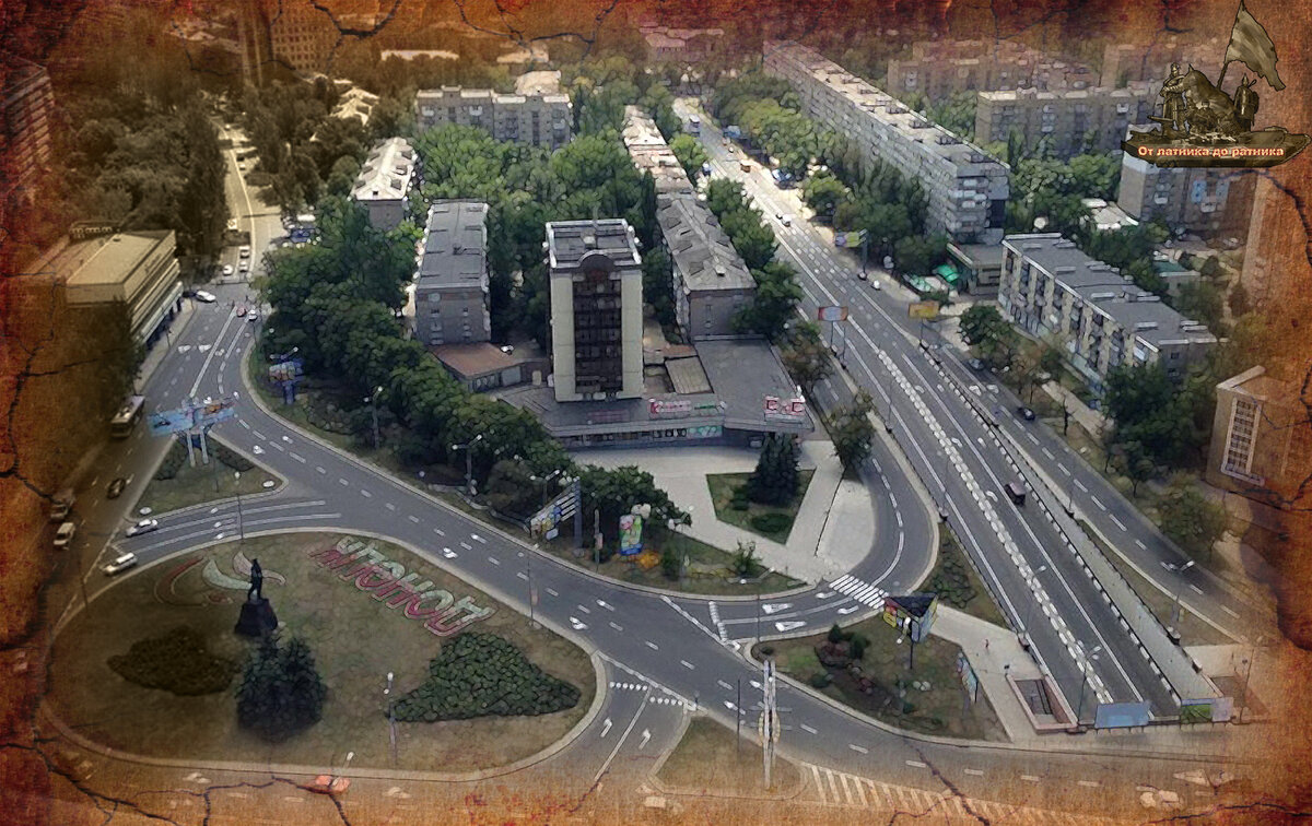 На Шахтерской площади Донецка найти посеченные осколками стены домов можно даже сейчас. Фото: Aleksandra.Yeskova