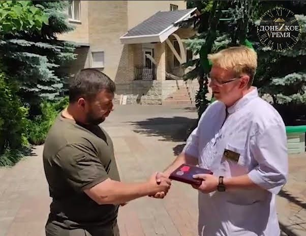 Врач, спасавший новорожденных при обстреле, награжден медалью “За отвагу”