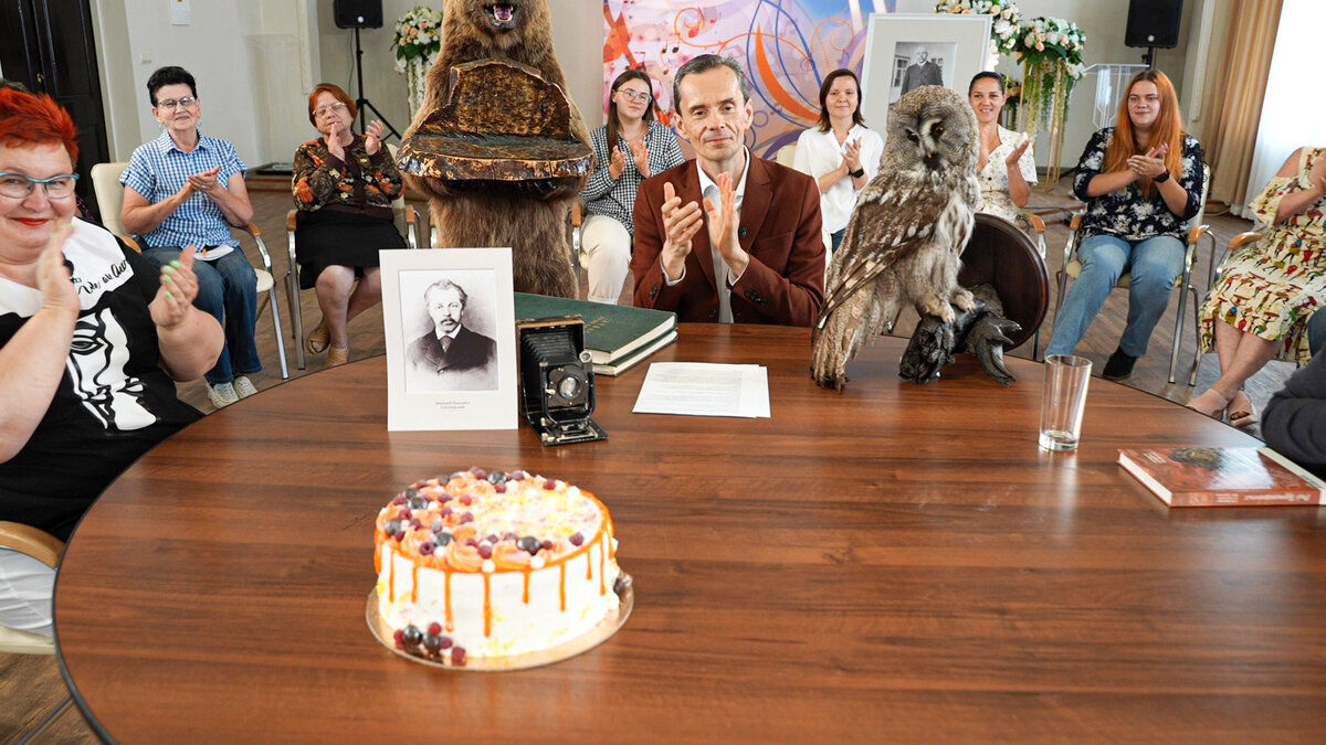 Соломирским надо заниматься серьёзно.  Все эксперты – обладатели высокой награды 
в области краеведения, медали им. Н. Чупина. Фрагмент программы «Собрание редкостей» ТРК «11 канал»