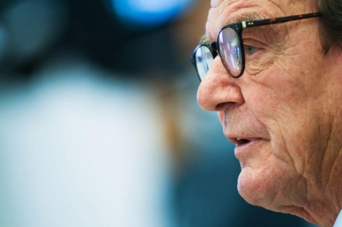    Правительство Германии назвало личным делом поездку Шредера в Москву