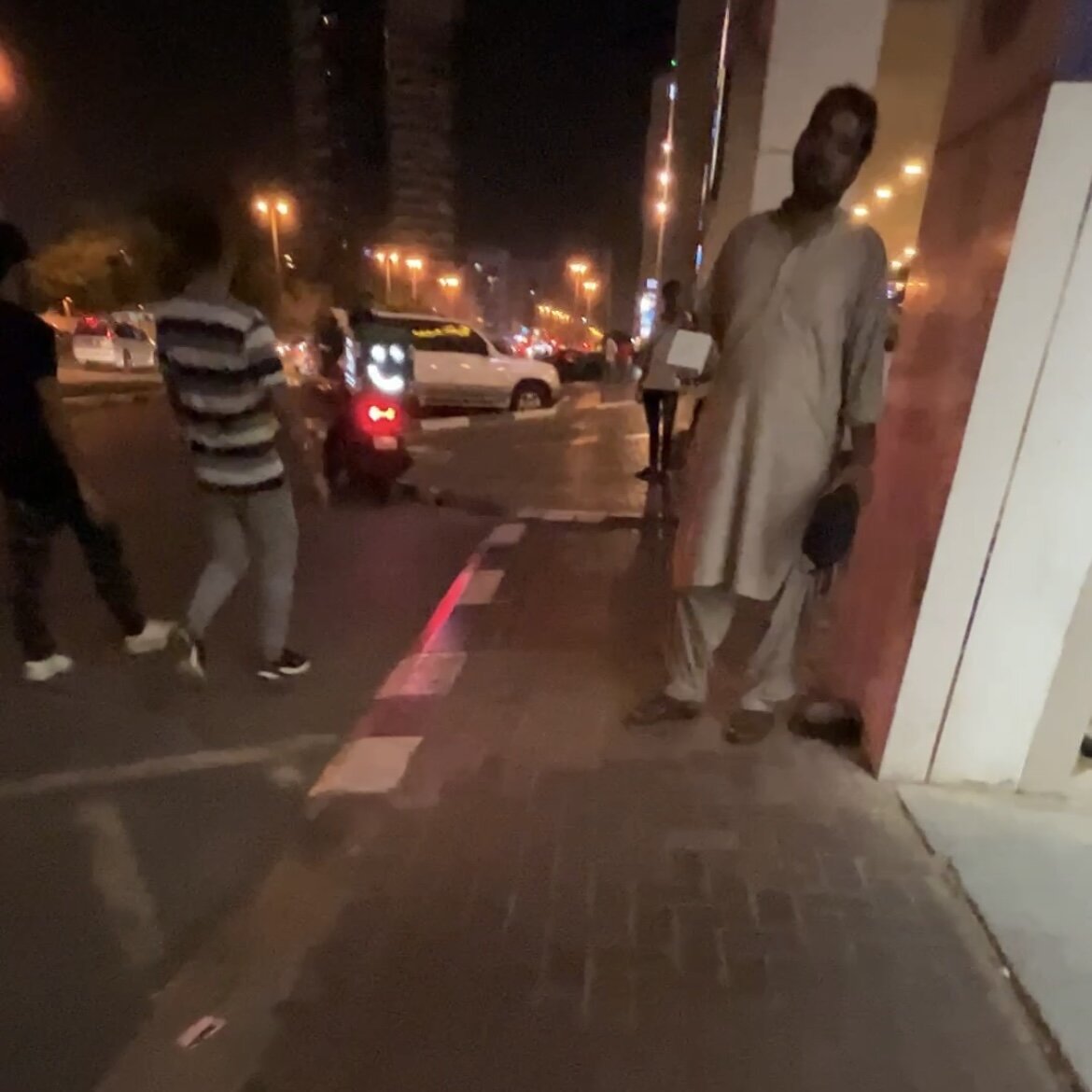 Типичный уличный «продавец» Apple