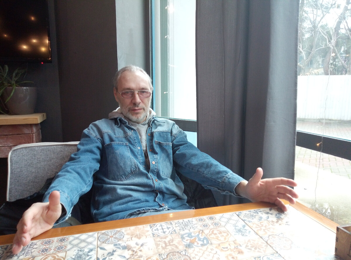 Михаил Лекс, автор рассказа, канала «Как стать счастливым?» и первого комментария.