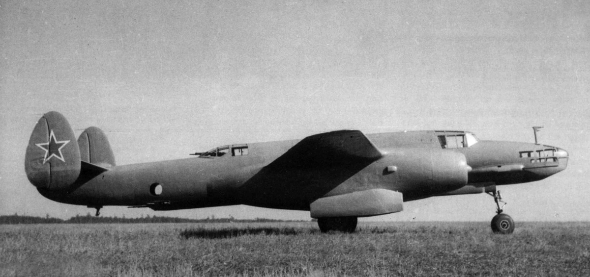  Картинка из свободных источников. Самолету 77" (Ту-12). Первый советский реактивный бомбардировщик, который поднялся в воздух 26 июля 1947 года.
