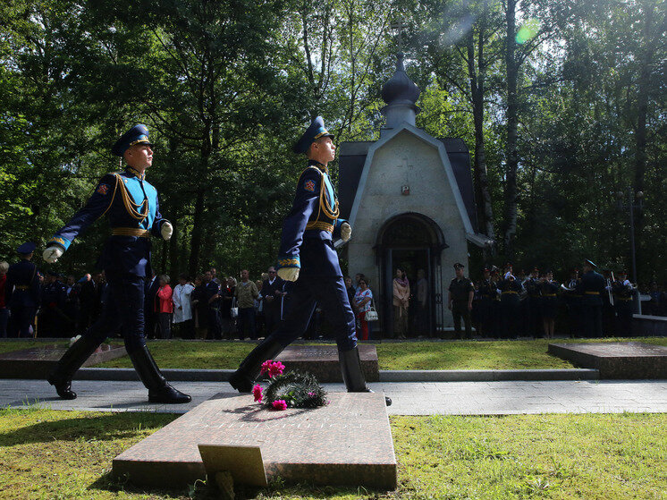     Сейчас Серафимовское кладбище называют военно-мемориальным. Фото: Baltphoto/Андрей Пронин