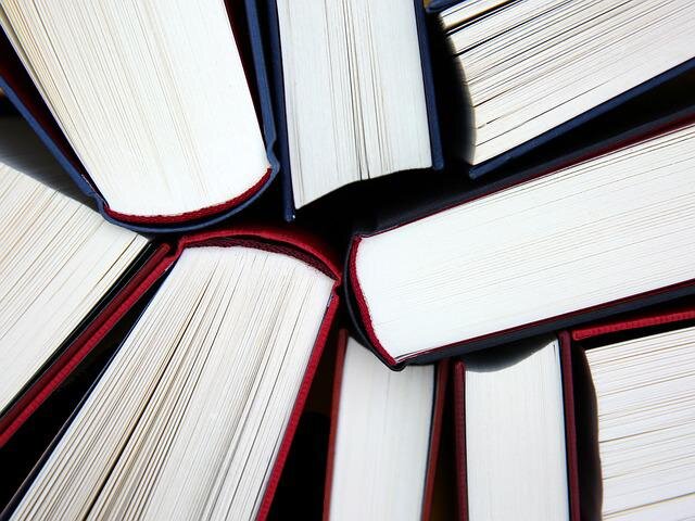  Волонтеры ХТУ передали книги в библиотеки новых регионов - Таврия ТВ - Херсон