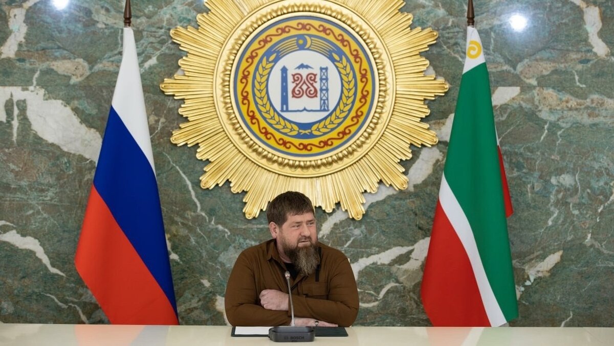     Он также пообещал отомстить политикам, которые ввели санкции против его матери, и «уничтожить» «европейцев, которые поддакивают американцам».