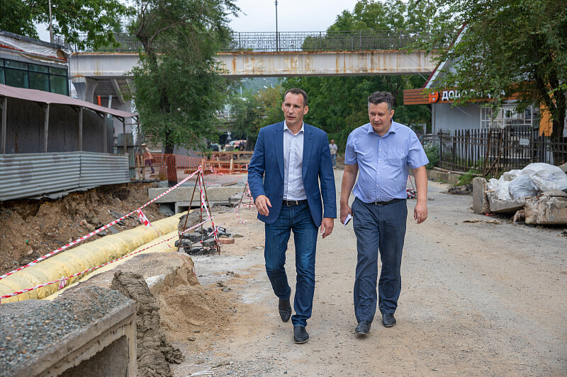 Замглавы Владивостока Тарас Фищук проверяет ход работ