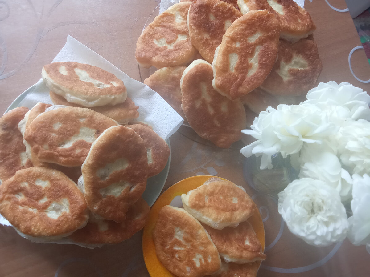 Пирожки, пирожки горячие)) налетай)) картошкой, капустой, кто с чем любит