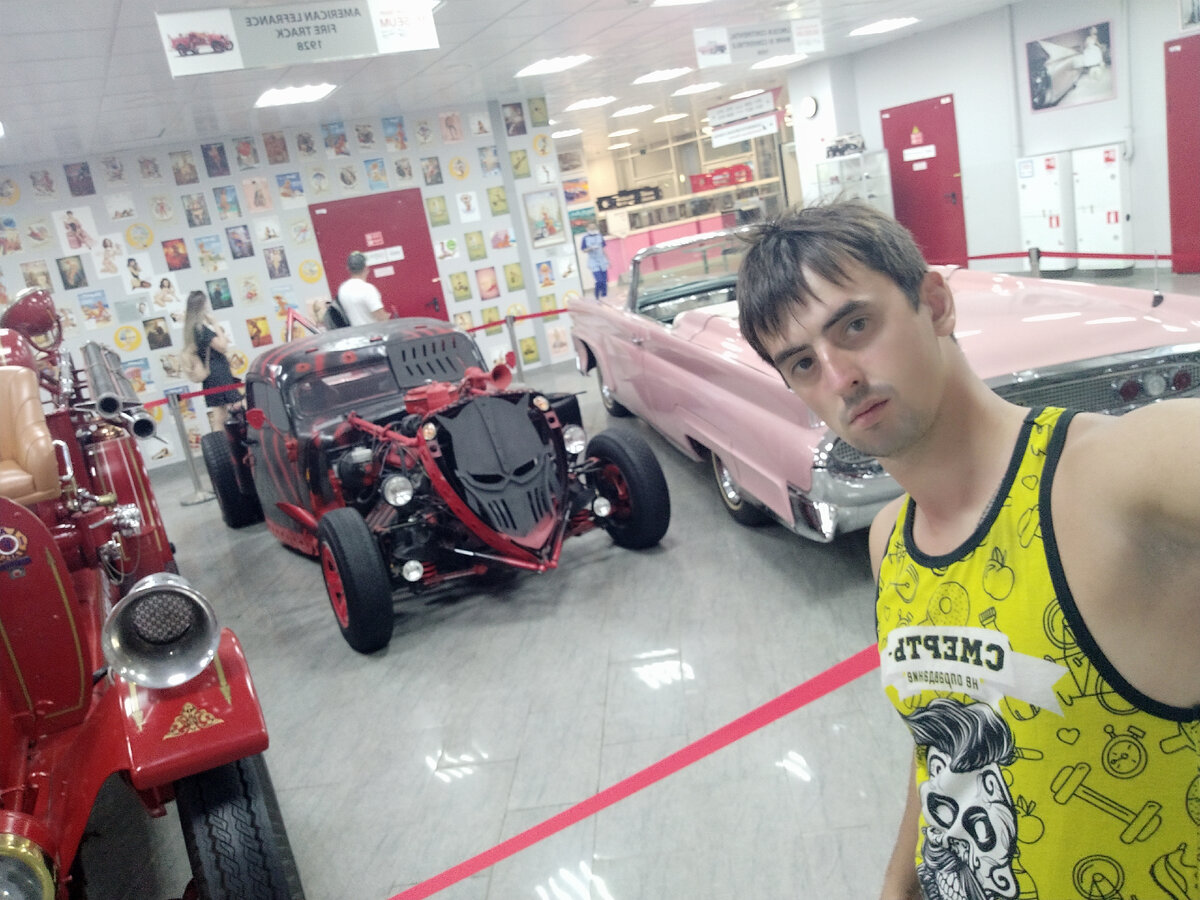 Выставка машин на Формуле 1 в Сочи.