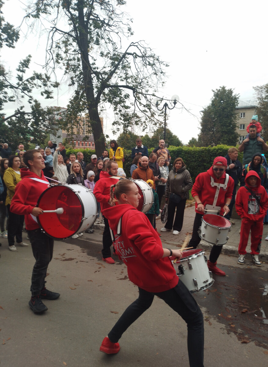 Нашему городу -877, но он  как всегда молод, красив, хорош собой, да ещё в в полном расцвете сил, радует своих жителей и гостей, историческими  памятниками, итересными музеями, замечательными...-55