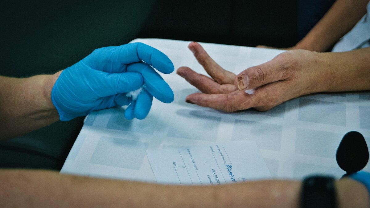     Тюменцы смогут бесплатно и анонимно сделать экспресс-тест на ВИЧ-инфекцию. Мобильные лаборатории будут располагаться в разных частях города. Пройти обследование можно до конца месяца.