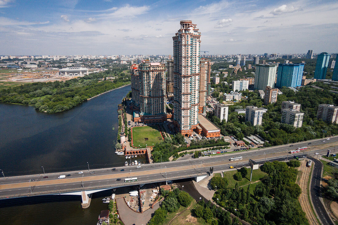 Щукинская. Метро Щукинская Алые паруса. Щукинская метро высотки. Ул. Авиационная, 79 Алые паруса. Химки высотки.