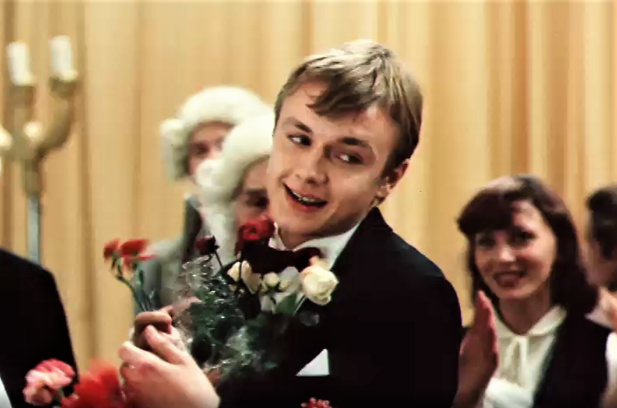 Кадр из фильма "Премьера в Сосновке" (1986)