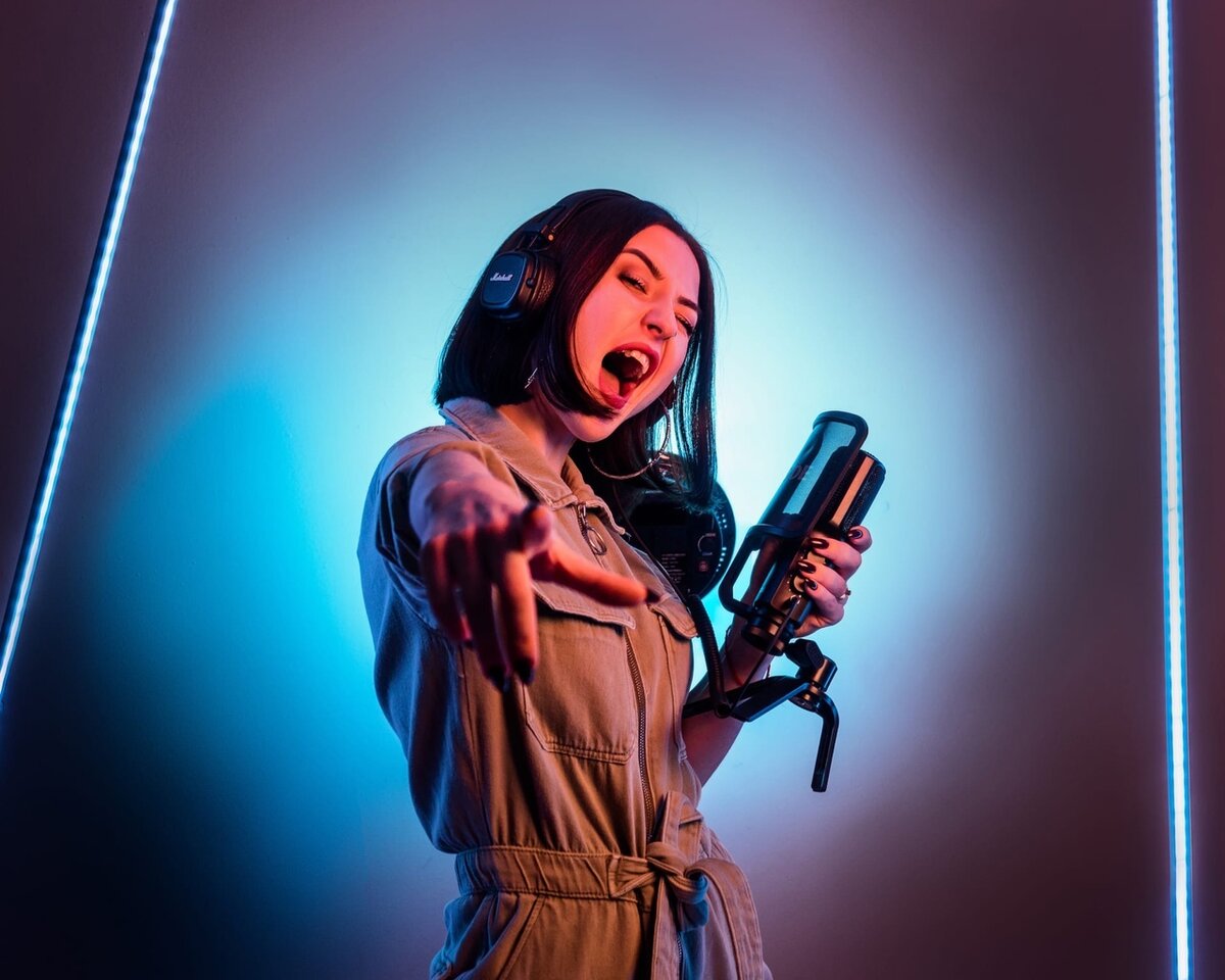 Кристина Элиш (преподаватель pilotmedia.ru по раскрепощению через голос). 