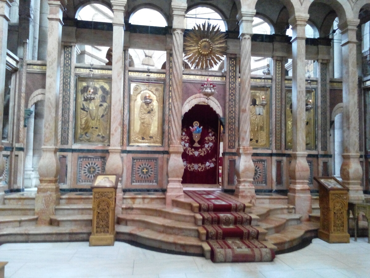 Алтарь греческой церкви в храме гроба Господня