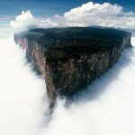 
Возникало ли у вас когда-либо ощущение нереальности окружающего пейзажа? Есть некоторые вещи и места на нашей прекрасной Земле, настолько красивые, что нам не верится, что они реально существуют и настолько великолепные, что мы подвергаем сомнению саму основу реальности и что вообще возможно в этом мире.