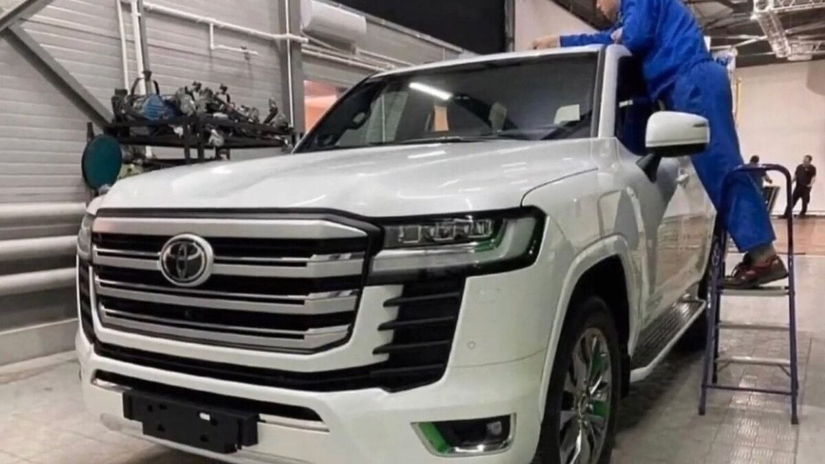 Toyota Land Cruiser 300