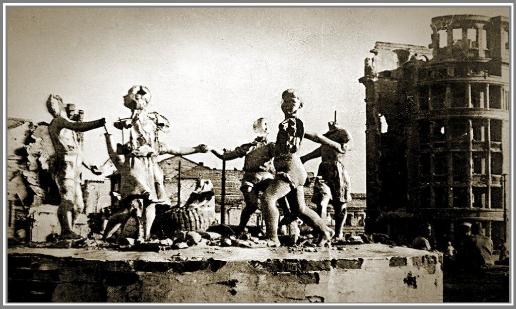 Разрушенная жизнь Сталинграда. фото ТАСС. 