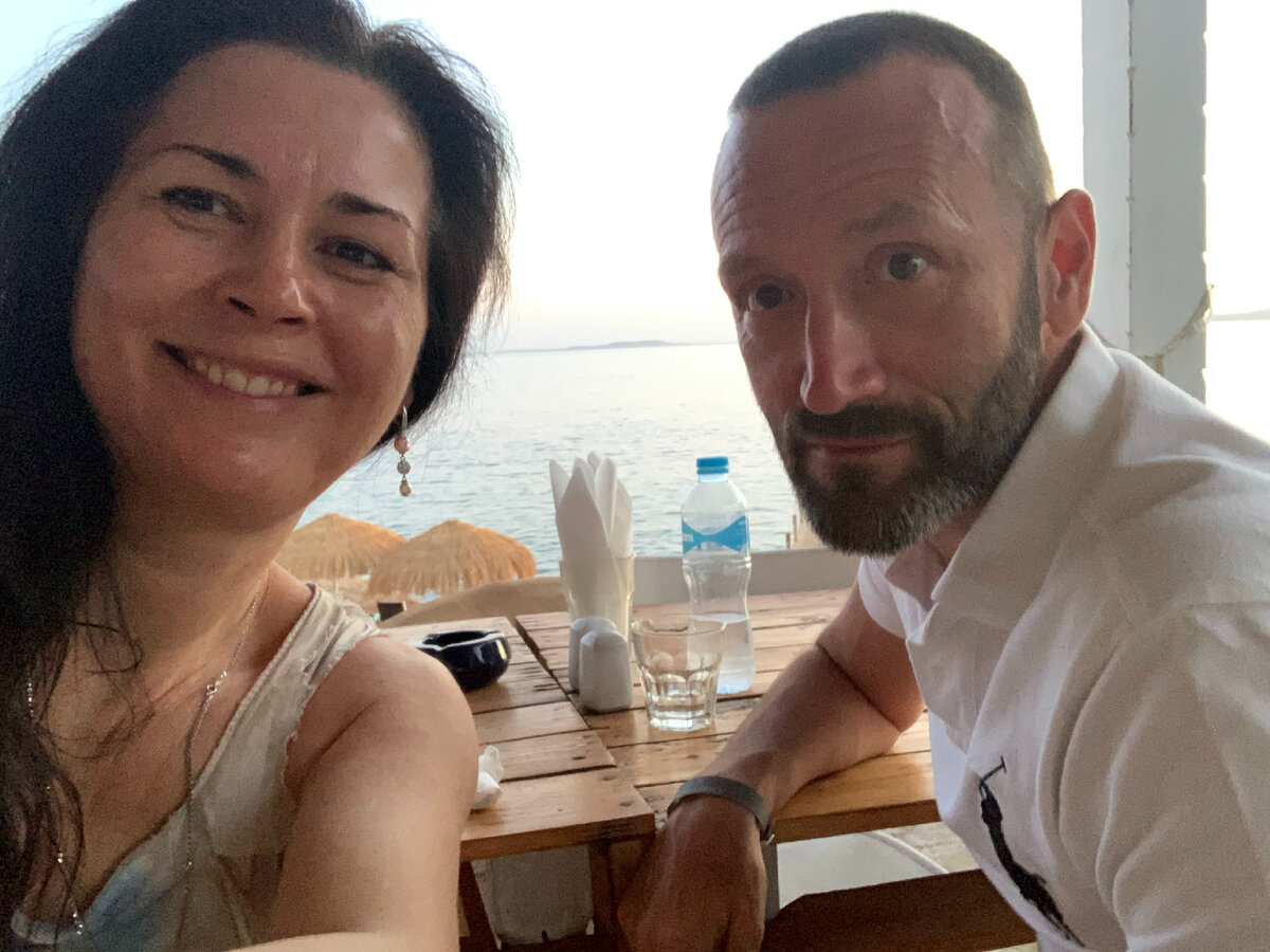 ОБ АВТОРЕ: Меня зовут Алина Ермолаева. Уже больше 20 лет я работаю в штате различных корпораций. Из них 15 лет бизнес-тренером, коучем, руководителем программ обучения и развития. По образованию – клинический психолог (МГУ), кандидат психологических наук.