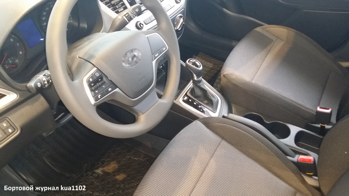 Организация водительского места в Hyundai Solaris. Автор фотографии kua1102