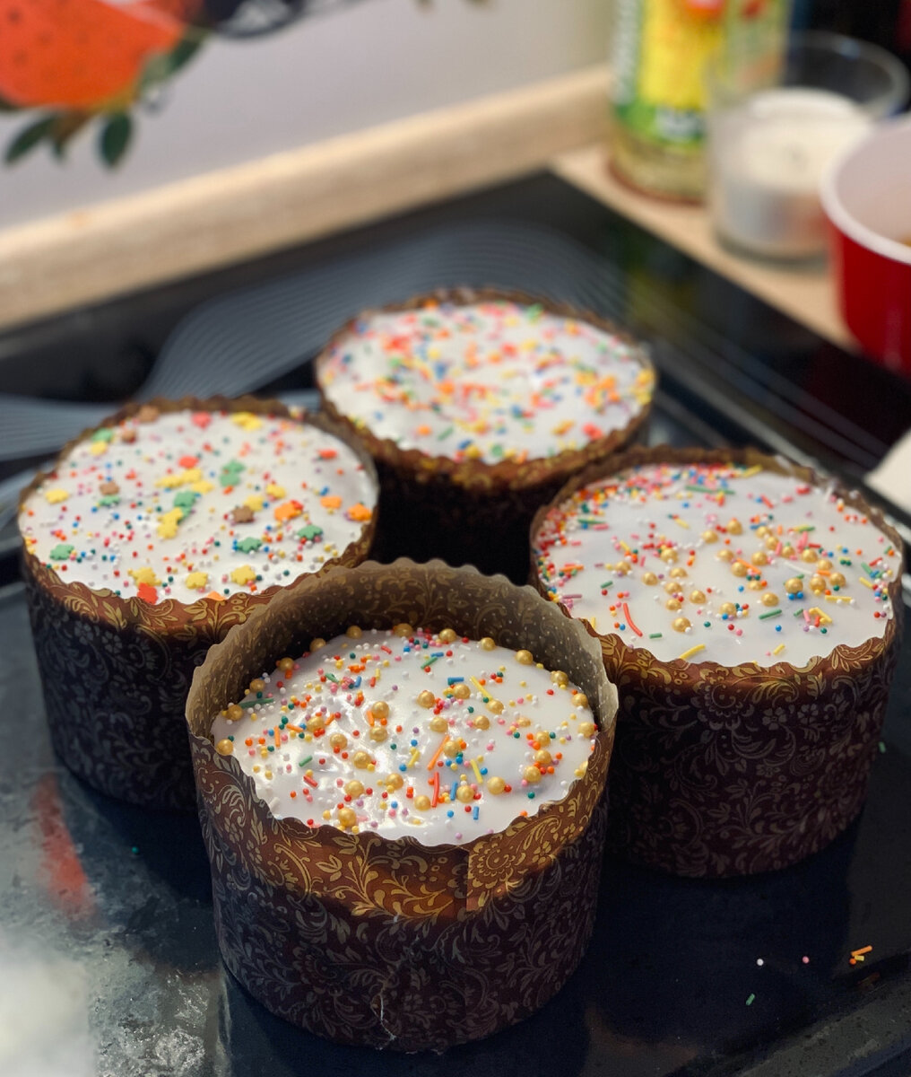 Мои не очень поднявшиеся, но в целом славные, куличи)