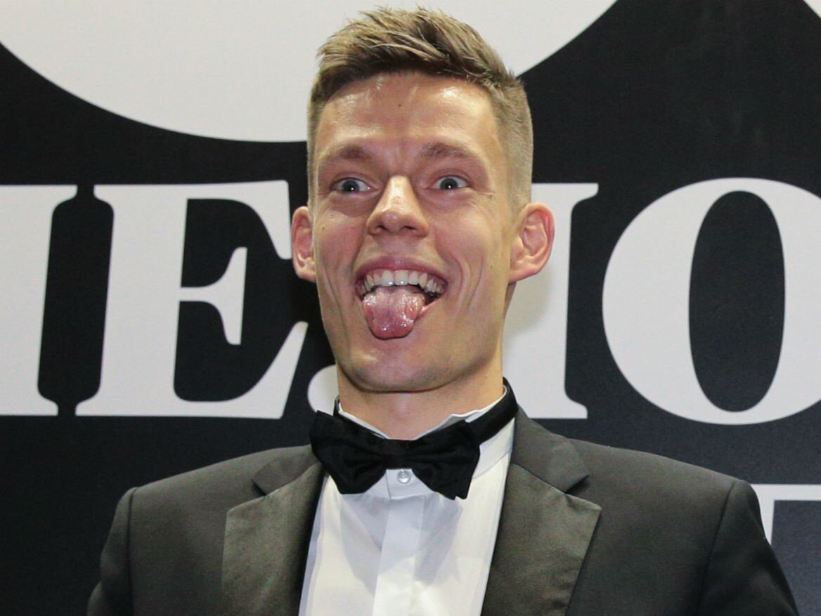 Человек года. Представитель молодого поколения интеллектуалов. Интеллект налицо. Или на лице!