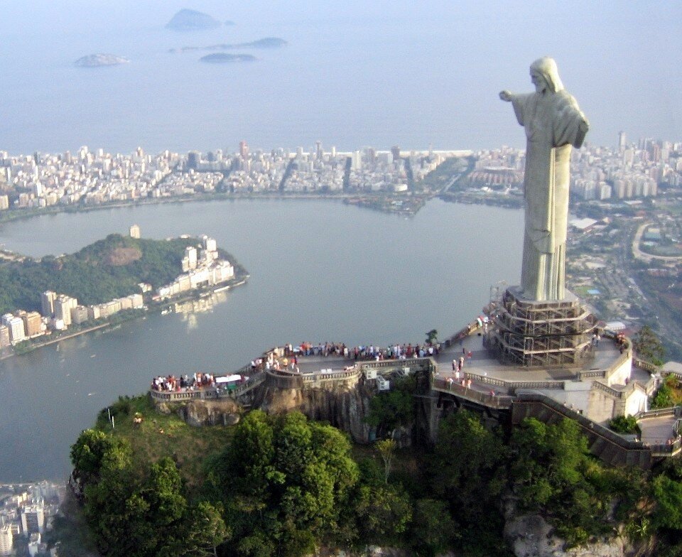 Автор: Klaus with K - Own photo, taken on a tourist helicopter flight starting halfway up Pão-de-Açúcar., CC BY-SA 3.0, https://commons.wikimedia.org/w/index.php?curid=1970179