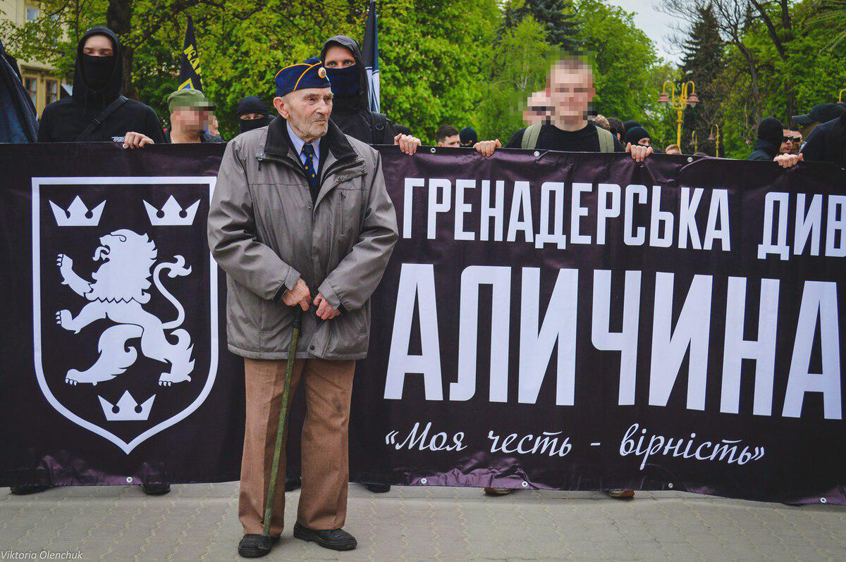 Источник: https://yandex.ru/images/search?text=марш%20в%20киеве%20сс%20галичина&from=tabbar&p=2&pos=112&rpt=simage&img_url=https%3A%2F%2Fsun9-76.userapi.com%2FIckjVxfg81h0-IZgdarezX3TiJ64oQJF4ugtrA%2FDVNSeUAfLmM.jpg