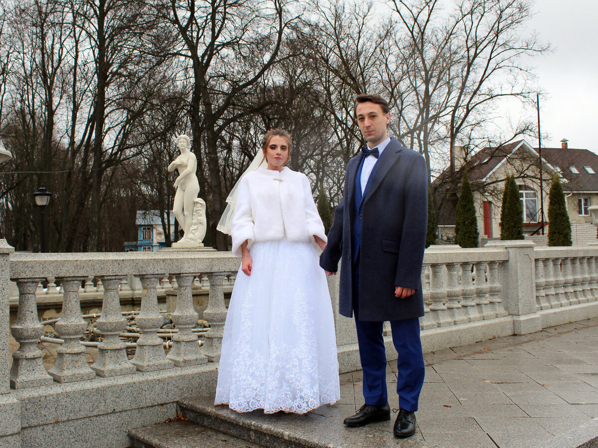 фото на фоне фонтана (жаль, в апреле фонтан не работает еще)