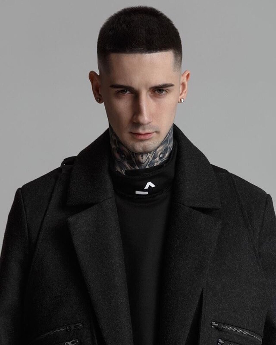 Казахстанский исполнитель,который известен всем своим бешенным флоу. Чтобы понять насколько он крут достаточно послушать трек "ДАЙДЖЕСТ". 